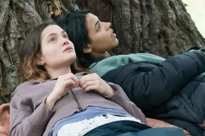 «La fête est finie» : Zita Hanrot et Clémence Boisnard, duo électrique