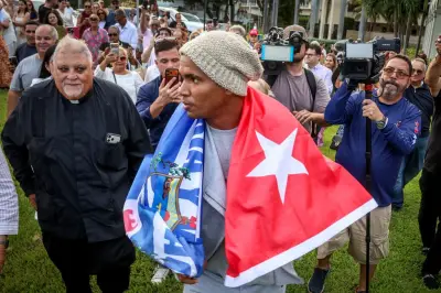 L'artiste dissident cubain Luis Manuel Otero Alcantara exilé aux États-Unis