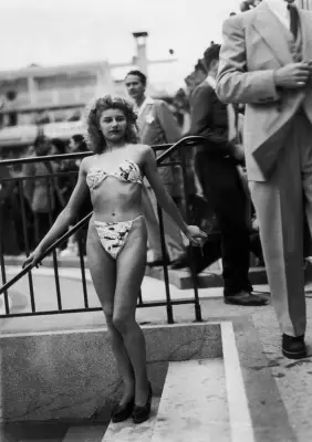 Le bikini, ce maillot de bain mini, souffle ses 80 bougies