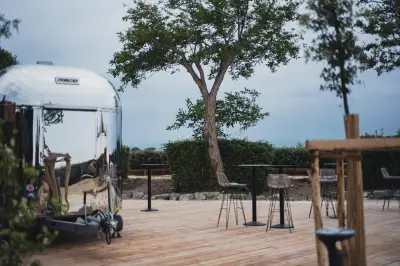 Le glamping, camping de luxe, fait grincer les dents des puristes