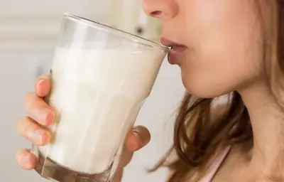 Le lait, meilleur que l'eau pour s'hydrater ? Ce que disent les études