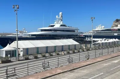 Le superyacht Lonian de Lorenzo Fertitta aperçu à Nice