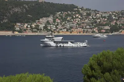 Le yacht U-81 de Mark Zuckerberg mouille en rade de Villefranche-sur-Mer