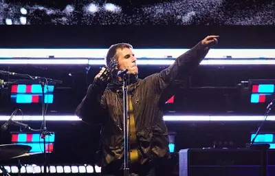 Liam Gallagher déchire la mi-temps de la finale de la Coupe du monde