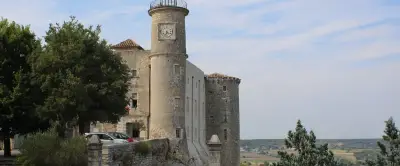 Lussan : promenade historique dans un Plus beau village du Gard