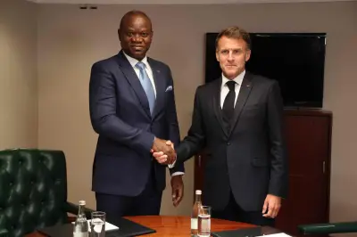 Macron critiqué pour l'accueil du président gabonais en pleine dérive autoritaire
