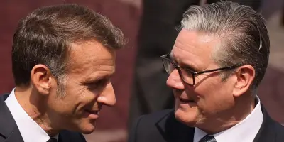 Macron remet la Légion d'honneur à Keir Starmer à Londres