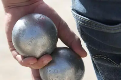 Match de pétanque truqué : 140 000 € saisis, les stars jugées en 2027