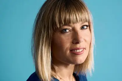 Mélanie Page : son premier roman «Peaux à peaux» né d'un déclic à Antibes