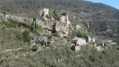 Montméjean : un village médiéval préservé par ses habitants dans l'Aveyron
