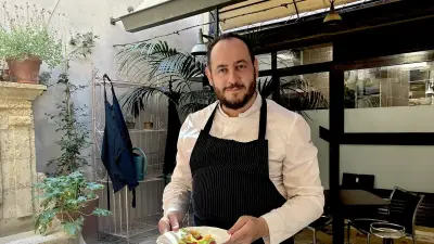 Nicolas Fontaine sublime la tomate, star de l'été, à Poésie des halles