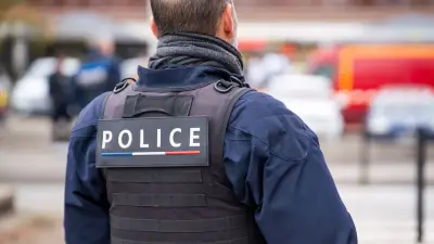 Nîmes : il brise une vitrine avec un haltère et se blesse, interpellé