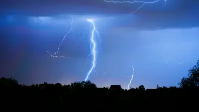 Orages violents en Aveyron : grêle, éclairs et rafales à 80 km/h attendus