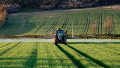Pesticides : le gouvernement laisse le Parlement trancher