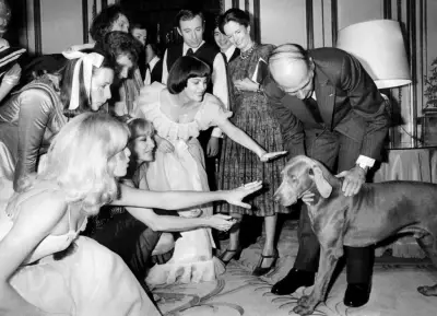 Peut-on interdire les photos de politiques avec leurs chiens ?