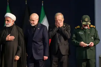 Pezeshkian se recueille devant la dépouille de Khamenei en Iran