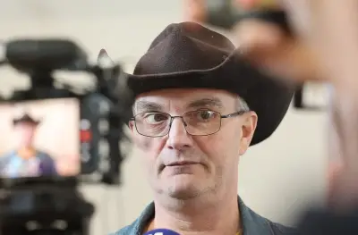 Pierre Legrand, l'homme qui ne contracte pas, se présente à la présidentielle