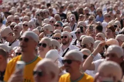 Pitbull entre au Guinness des records avec 22.141 fans chauves à Londres