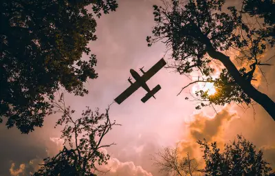 Polémique sur les Canadair : le ministre de l'Intérieur défend la flotte française