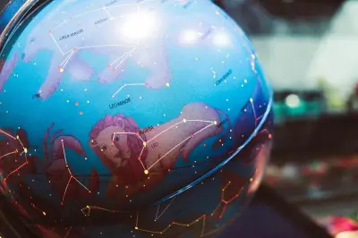 Pourquoi je lis mon horoscope chaque jour : le rituel d'une journaliste