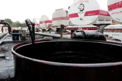 Pétrole à 100 dollars après des attaques en mer Rouge