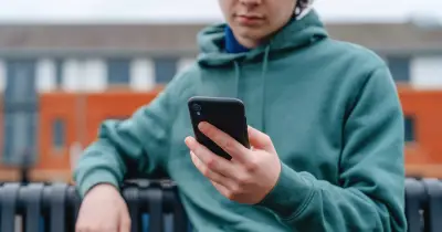 Réseaux sociaux : la toxicité invisible qui ronge les jeunes