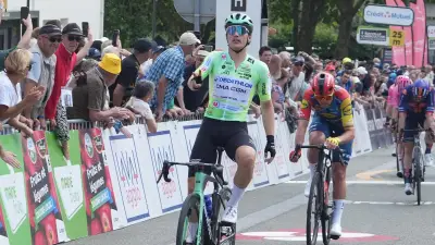Tour de France : Olav Kooij remporte la 5e étape à Pau, son premier succès