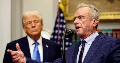 Trump fait pression pour réduire les vaccins chez les enfants, liant autisme et vaccination