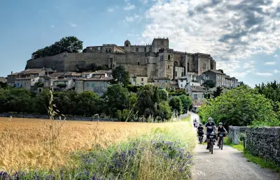 Vacances à vélo : pourquoi le cyclotourisme séduit les Français