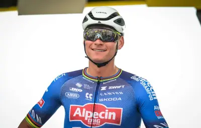 Van der Poel s'impose en solitaire sur la 9e étape du Tour de France 2026