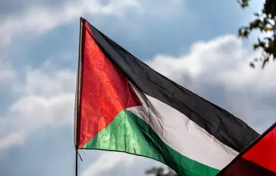 Vaulx-en-Velin : la justice ordonne le retrait du drapeau palestinien