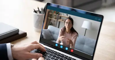 Woebot : le chatbot thérapeutique cesse ses activités après huit ans