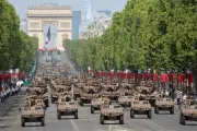 14 juillet : un défilé très international illustrant le réarmement de la France