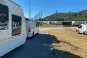 150 caravanes envahissent un complexe sportif à Solliès-Pont