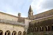 3 raisons de visiter Le Thoronet : festival, abbaye et baignade