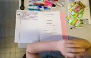 À 48 ans, Sonia repasse le bac pour motiver sa fille et réussit