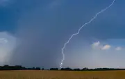 93 000 éclairs en une journée : la France frappée par un orage historique