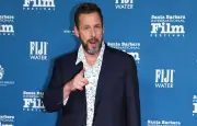 Adam Sandler officiant du mariage Taylor Swift-Travis Kelce : son conseil conjugal émouvant