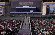 Adieu amer à Khamenei : la foule crie vengeance à Téhéran
