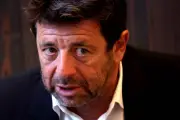 Affaire Bruel : trois nouvelles plaintes, le chanteur reste mis en examen