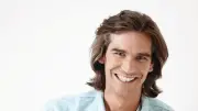 Amaury Vassili rend hommage à Mike Brant aux carrières de Junas le 12 août