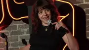 Anaïs Klein et Aliénor : deux humoristes à Mèze pour un stand-up