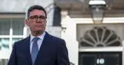 Andy Burnham devient Premier ministre : la presse britannique sceptique sur son programme
