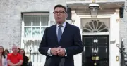 Andy Burnham devient Premier ministre, septième chef de gouvernement britannique en dix ans
