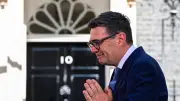 Andy Burnham nommé Premier ministre britannique par Charles III