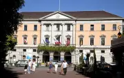 Annecy accusée d'avoir acheté en masse un journal pour étouffer une affaire de viol