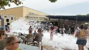 Apéro-mousse et bal animé à Saint-Gervasy malgré la canicule