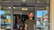 Arnaud Mairin reprend le bureau de tabac de Saint-Gervasy