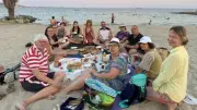 Ateliers artistiques en plein air sur les bords de l'étang de Mèze