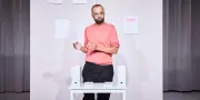 Au Festival d'Avignon, Salim Djaferi déconstruit l'histoire de l'immigration algérienne dans 
